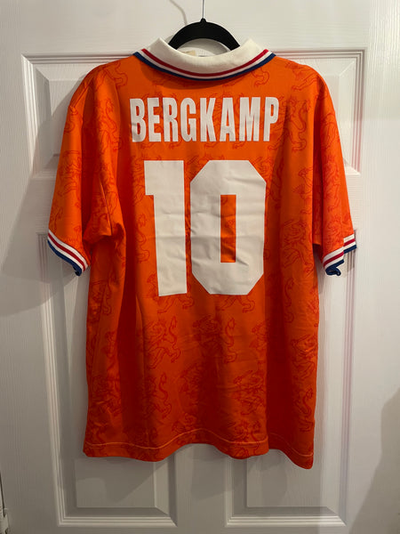 NETHERLANDS 1992/94 HOME FOOTBALL SHIRT ‘BERGKAMP #10’ (L)