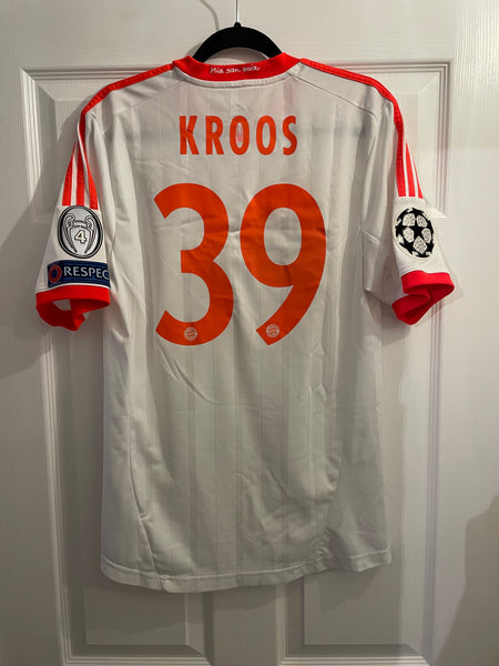 BAYERN MUNICH 2012/13 CL AWAY FOOTBALL SHIRT ‘KROOS #39’ (M)