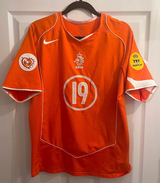 NETHERLANDS 2004/06 HOME FOOTBALL SHIRT ‘ROBBEN #19’ (M)